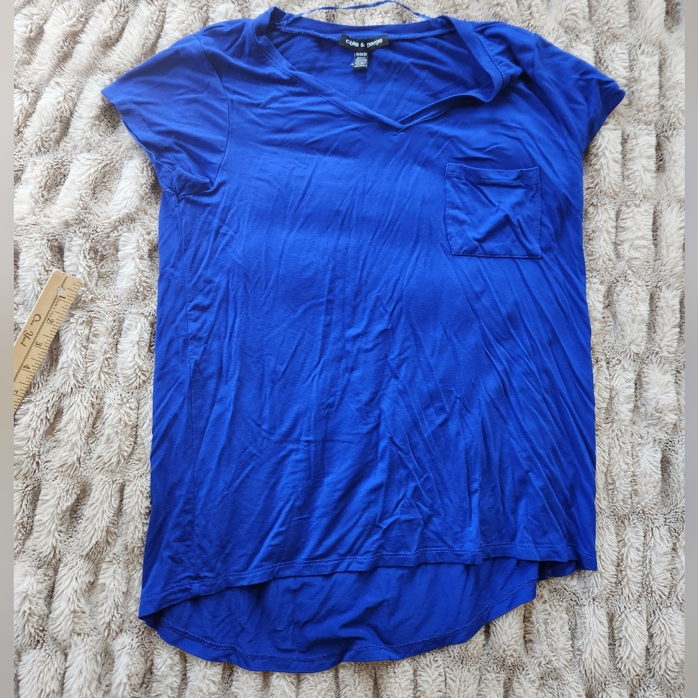 Cable and Gauge size medium womens blue v neck with pocket